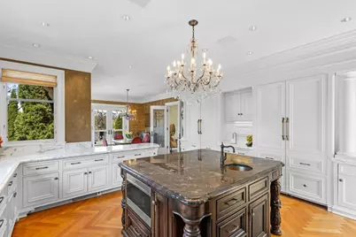 2427 E Lake Of The Isles Parkway, Minneapolis, MN 55405 - Photo 9