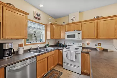 2929 Hemingway Drive, Chaska, MN 55318 - Photo 11