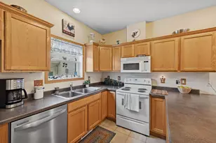 2929 Hemingway Dr, Chaska, MN 55318 - Photo 11