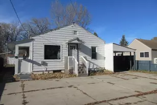 611 15th St N, Moorhead, MN 56560 - Photo 1