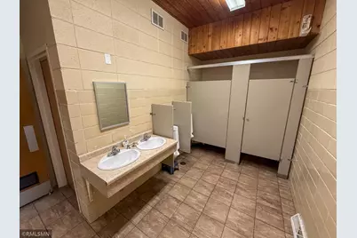 555 East Avenue, Zumbrota, MN 55992 - Photo 27