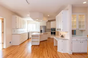 10127 Trotters Path, Eden Prairie, MN 55347 - Photo 9