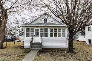 302 1st Ave SE, Dilworth, MN 56529 - Photo 1