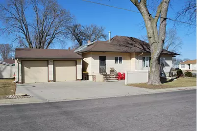 408 S Prairie Avenue, Fairmont, MN 56031 - Photo 1