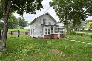 32 3rd Ave S, Sauk Rapids, MN 56379 - Photo 1