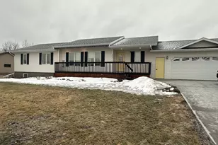 306 7th St SW, Roseau, MN 56751 - Photo 3