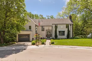 7 Montcalm Ct, Saint Paul, MN 55116 - Photo 1