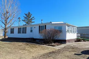 101 Brooks Ave S, Thief River Falls, MN 56701 - Photo 1