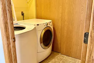 8573 Cardiff Ln, Eden Prairie, MN 55344 - Photo 3