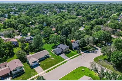 10517 Aquila Avenue S, Bloomington, MN 55438 - Photo 33