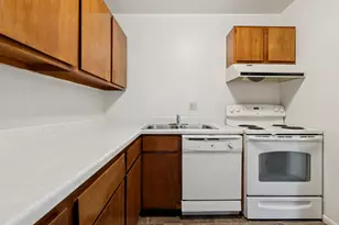 8262 Fremont Ave S, Bloomington, MN 55420 - Photo 5