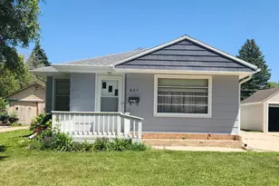 607 6th Ave SW, Pipestone, MN 56164 - Photo 1