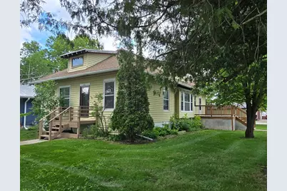 421 7th Avenue SE, Pipestone, MN 56164 - Photo 1