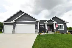 530 Mulligan Dr, Zumbrota, MN 55992 - Photo 1