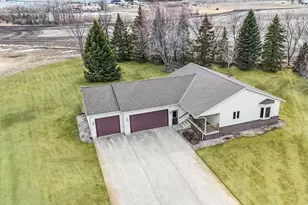 46377 Sunset Ct, Morris, MN 56267 - Photo 1