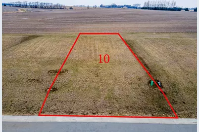 647 Kodiak Drive NW, Stewartville, MN 55976 - Photo 3