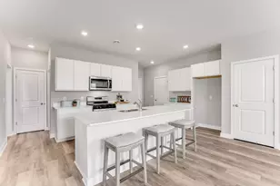 2047 Rainier Dr, Shakopee, MN 55379 - Photo 1