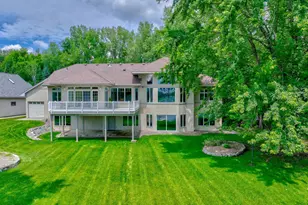 926 N Kohlman Ln, Maplewood, MN 55109 - Photo 1