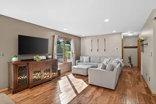 10243 Englewood Dr, Eden Prairie, MN 55347 - Photo 9