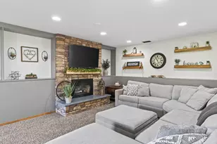 10243 Englewood Dr, Eden Prairie, MN 55347 - Photo 19