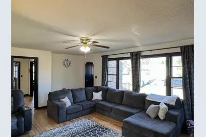 305 Kneale Avenue N, Thief River Falls, MN 56701 - Photo 9