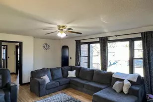 305 Kneale Ave N, Thief River Falls, MN 56701 - Photo 9