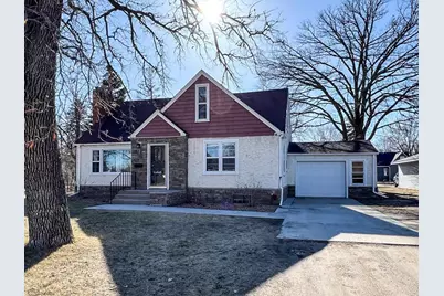 305 Kneale Avenue N, Thief River Falls, MN 56701 - Photo 1