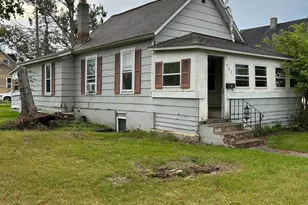 906 Irvine Ave NW, Bemidji, MN 56601 - Photo 1