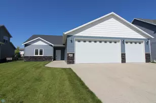427 33rd St N, Moorhead, MN 56560 - Photo 1