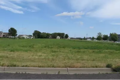 1423 Prairie Avenue N, Glencoe, MN 55336 - Photo 1