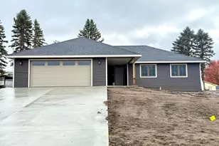 208 4th Ave NE, Pelican Rapids, MN 56572 - Photo 1