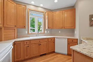 8821 Preserve Pl, Savage, MN 55378 - Photo 9