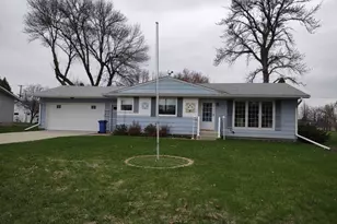 122 E 10th St, Madison, MN 56256 - Photo 1