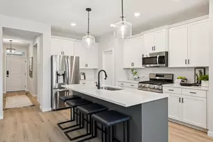 12439 Drayton Trl, Apple Valley, MN 55124 - Photo 5