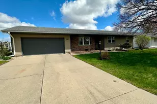309 E Fairway Dr, Luverne, MN 56156 - Photo 1