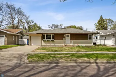 221 26th Avenue N, Fargo, ND 58102 - Photo 1