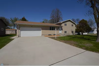 416 17th Avenue N, Wahpeton,  58075 - Photo 1