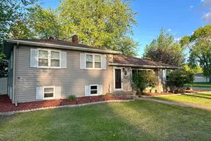 324 Maple Ave S, Thief River Falls, MN 56701 - Photo 1