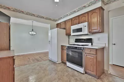 2121 Mapleview Avenue, Maplewood, MN 55109 - Photo 9