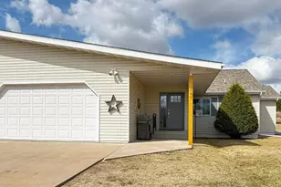 197 Jefferson St, Buhl, MN 55713 - Photo 1