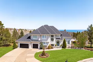 1224 S Ridge Rd, Duluth, MN 55804 - Photo 1