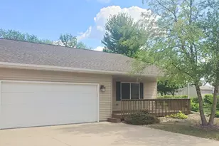 413 River Bluff Dr, Windom, MN 56101 - Photo 1