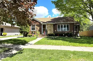 875 Redwood Dr, Fairmont, MN 56031 - Photo 1