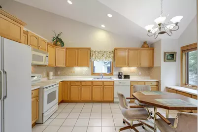 8207 Norman Creek Trail, Bloomington, MN 55437 - Photo 7