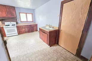 249 Hollett St, Tracy, MN 56175 - Photo 9