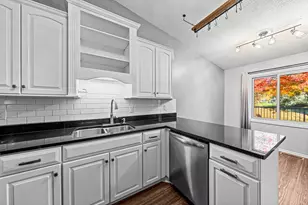 4373 Arden View Ct, Arden Hills, MN 55112 - Photo 3