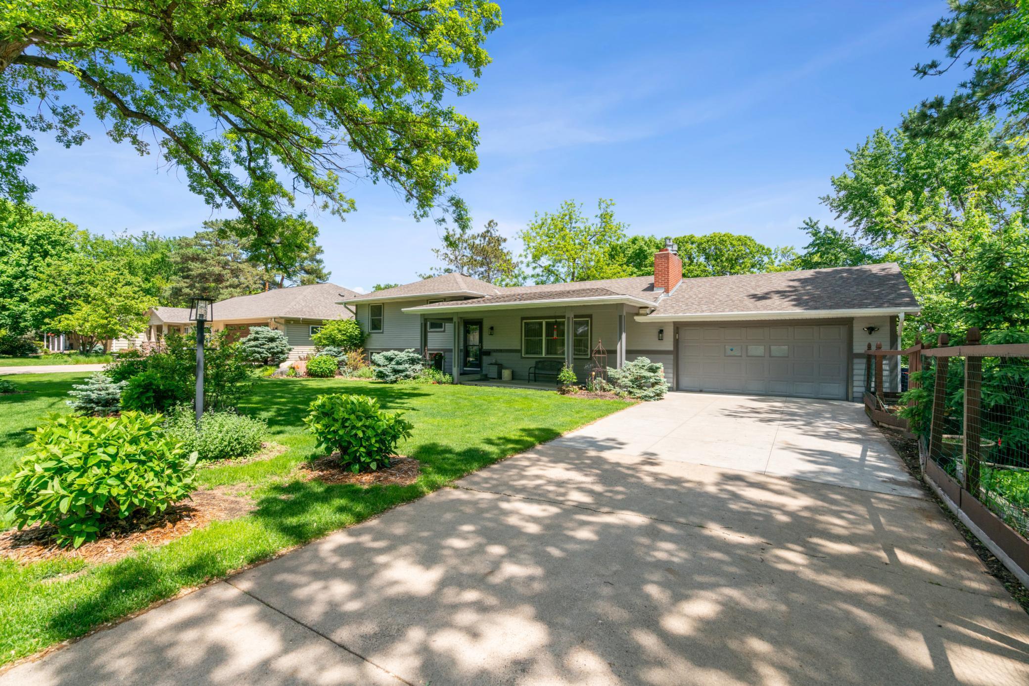 4716 Overlook Dr, Bloomington, MN 55437 - MLS 6725373 - Coldwell Banker