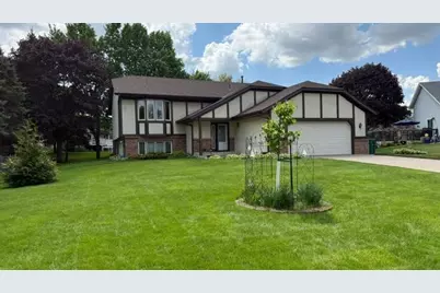 656 Mina Court, Mahtomedi, MN 55115 - Photo 1