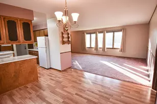 302 Sherwood Ave N, Thief River Falls, MN 56701 - Photo 7