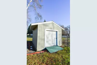 302 Sherwood Avenue N, Thief River Falls, MN 56701 - Photo 47